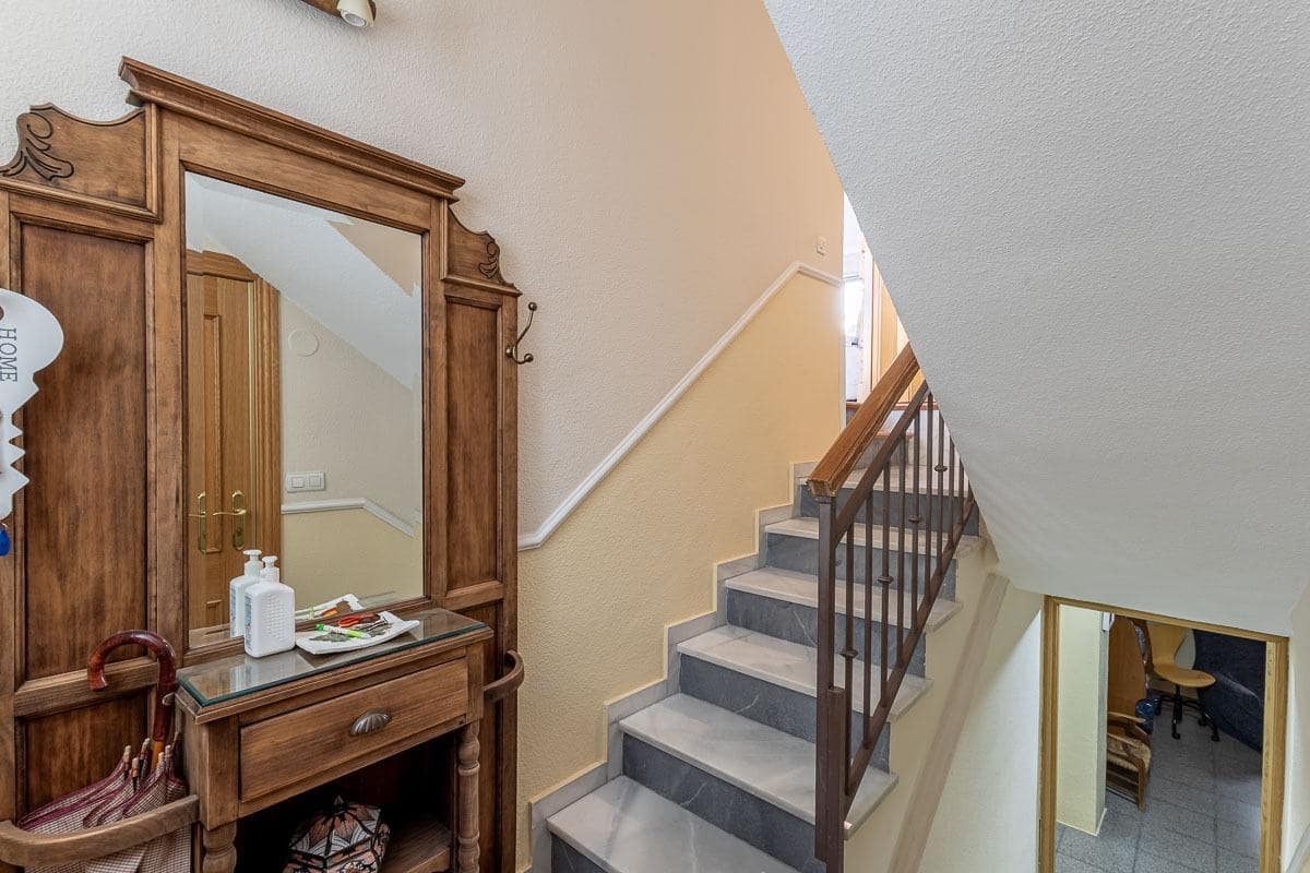 4 sypialnia Dom szeregowy na sprzedaż w Miasto Grenada z garażem - 439 000 € (Ref: 10147359)