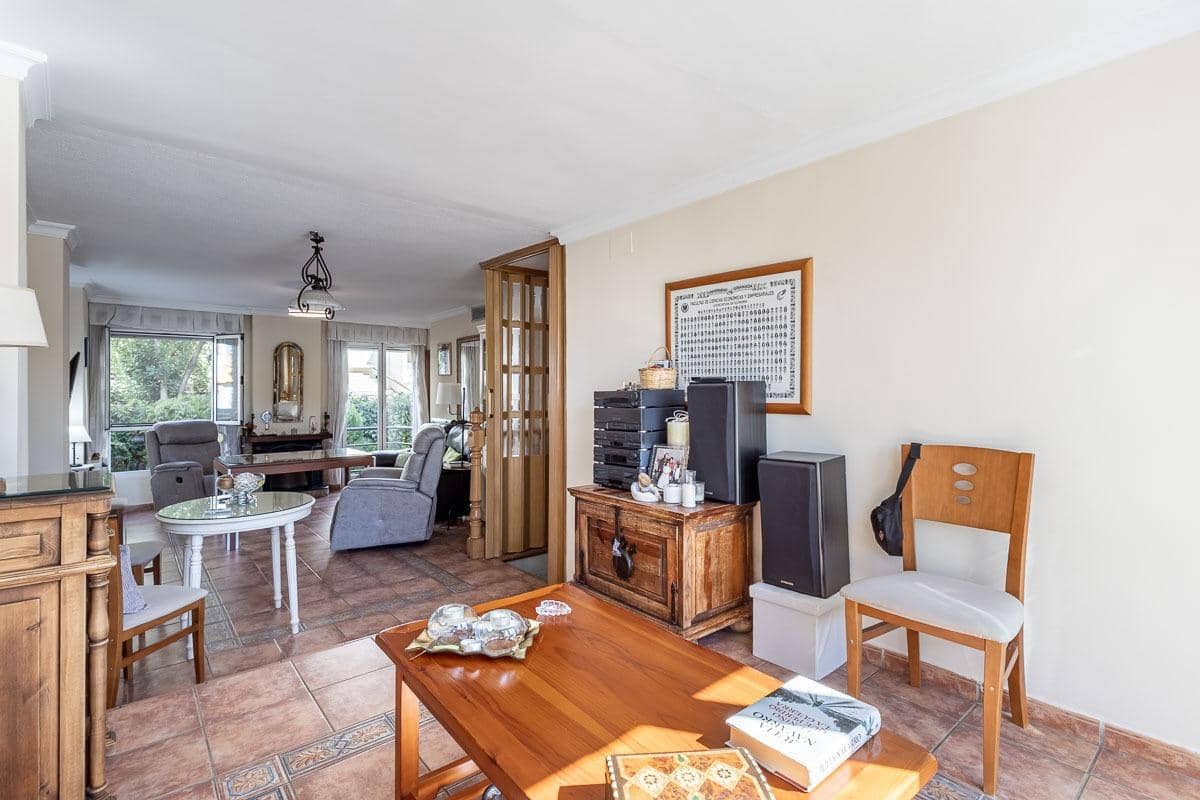 4 sypialnia Dom szeregowy na sprzedaż w Miasto Grenada z garażem - 439 000 € (Ref: 10147359)