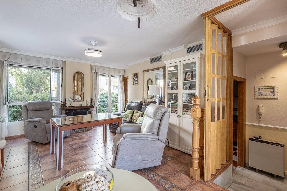 4 sypialnia Dom szeregowy na sprzedaż w Miasto Grenada z garażem - 439 000 € (Ref: 10147359)