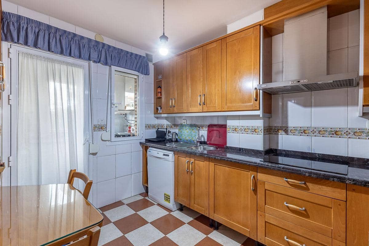 4 sypialnia Dom szeregowy na sprzedaż w Miasto Grenada z garażem - 439 000 € (Ref: 10147359)
