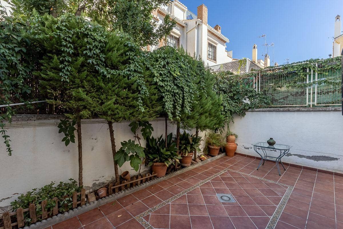 4 sypialnia Dom szeregowy na sprzedaż w Miasto Grenada z garażem - 439 000 € (Ref: 10147359)