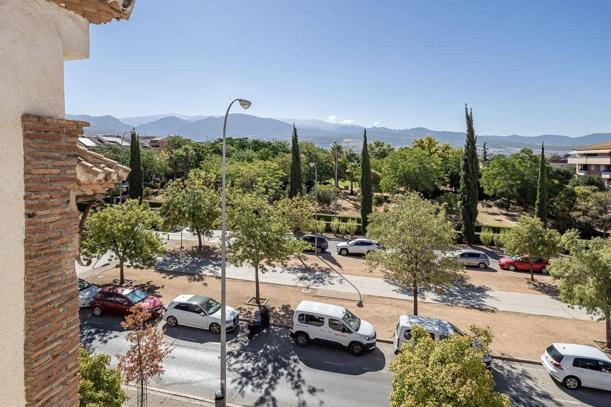 4 sypialnia Dom szeregowy na sprzedaż w Miasto Grenada z garażem - 439 000 € (Ref: 10147359)