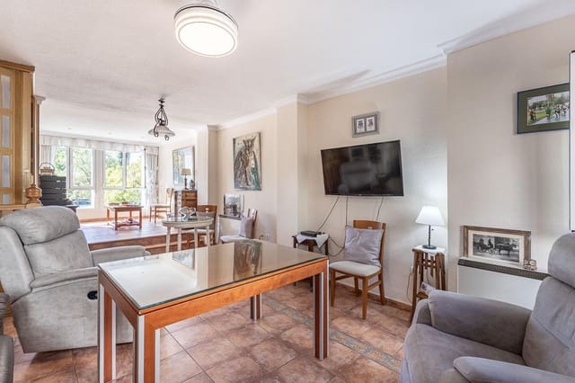 4 sypialnia Dom szeregowy na sprzedaż w Miasto Grenada z garażem - 439 000 € (Ref: 10147359)