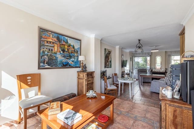 4 sypialnia Dom szeregowy na sprzedaż w Miasto Grenada z garażem - 439 000 € (Ref: 10147359)