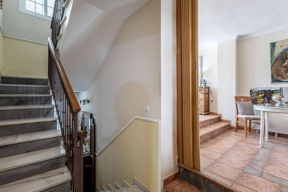 4 sypialnia Dom szeregowy na sprzedaż w Miasto Grenada z garażem - 439 000 € (Ref: 10147359)
