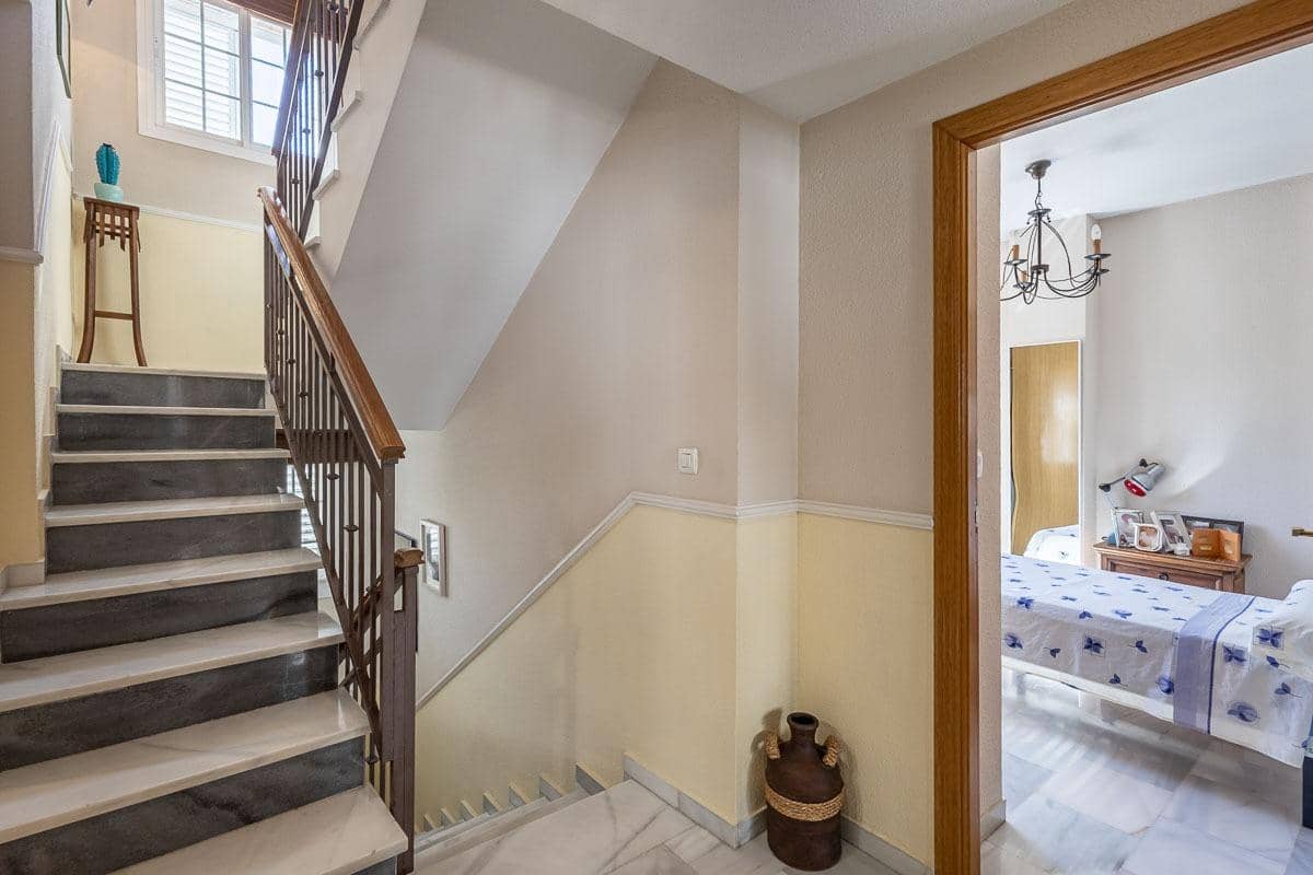 4 sypialnia Dom szeregowy na sprzedaż w Miasto Grenada z garażem - 439 000 € (Ref: 10147359)