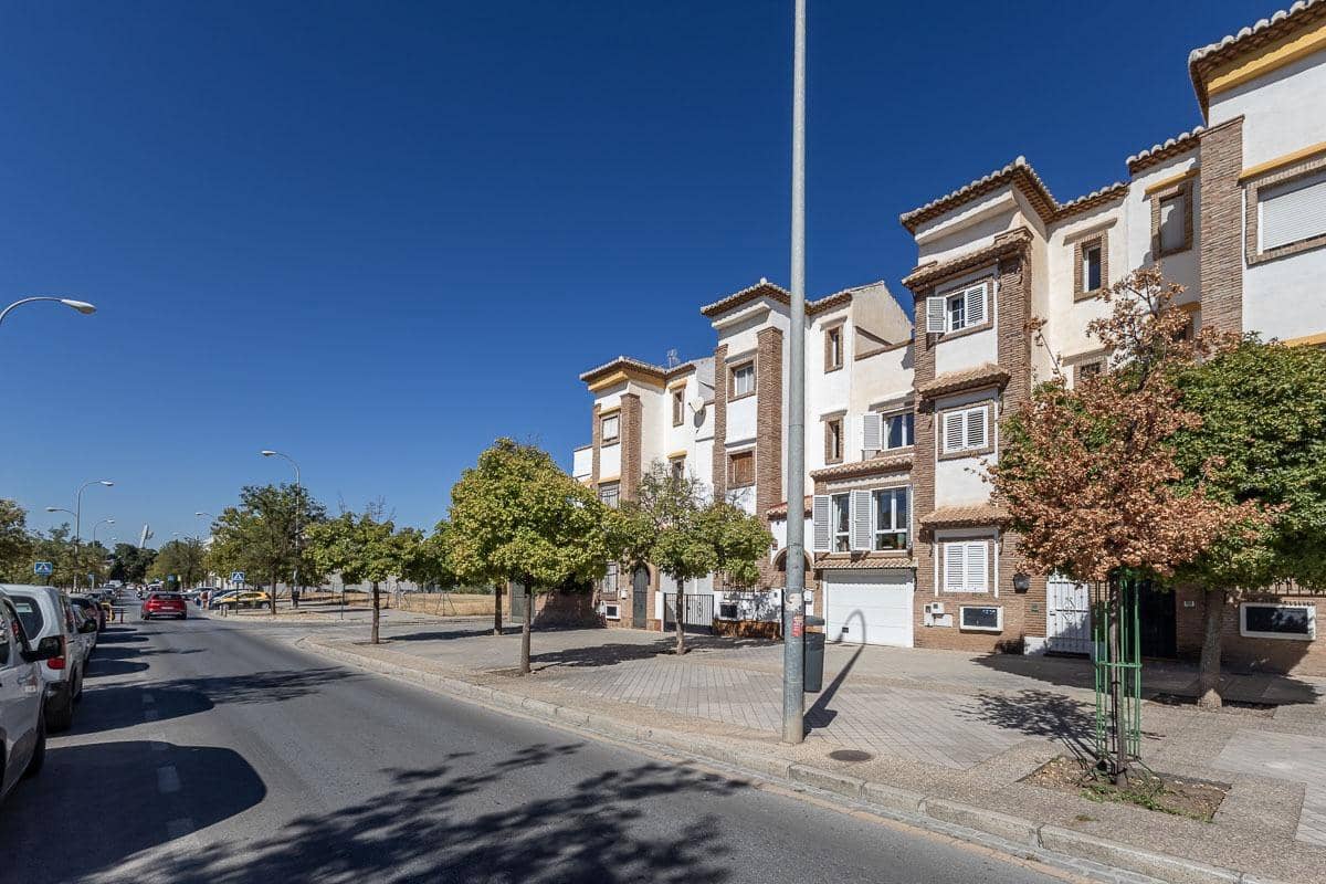 4 sypialnia Dom szeregowy na sprzedaż w Miasto Grenada z garażem - 439 000 € (Ref: 10147359)