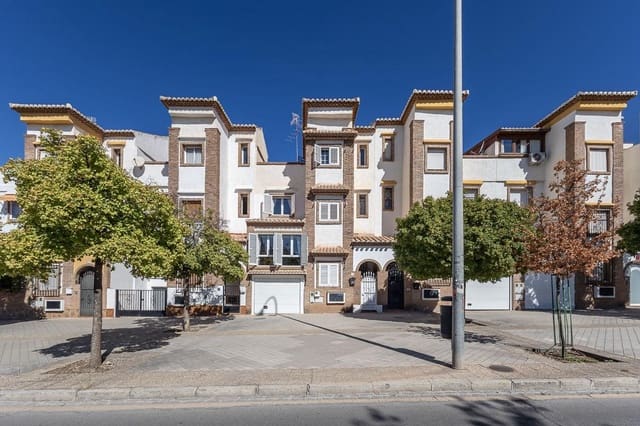 4 sypialnia Dom szeregowy na sprzedaż w Miasto Grenada z garażem - 439 000 € (Ref: 10147359)