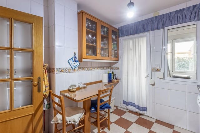 4 sypialnia Dom szeregowy na sprzedaż w Miasto Grenada z garażem - 439 000 € (Ref: 10147359)