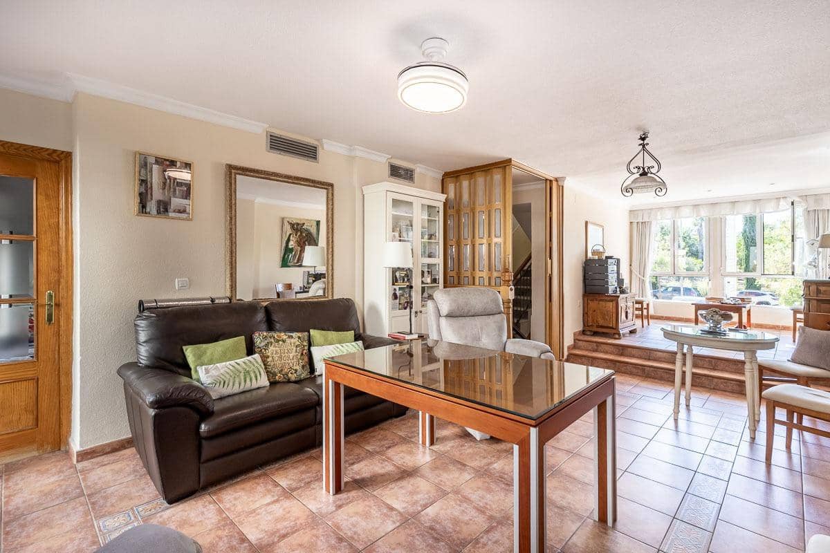 4 sypialnia Dom szeregowy na sprzedaż w Miasto Grenada z garażem - 439 000 € (Ref: 10147359)