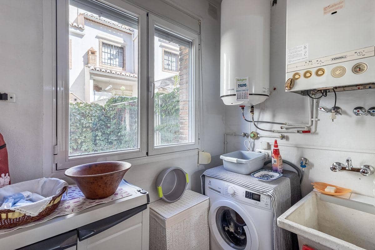 4 sypialnia Dom szeregowy na sprzedaż w Miasto Grenada z garażem - 439 000 € (Ref: 10147359)