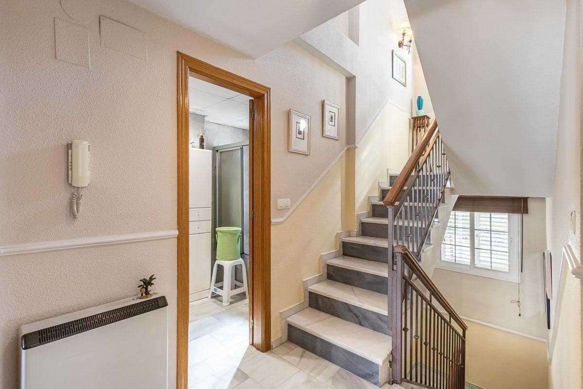 4 sypialnia Dom szeregowy na sprzedaż w Miasto Grenada z garażem - 439 000 € (Ref: 10147359)