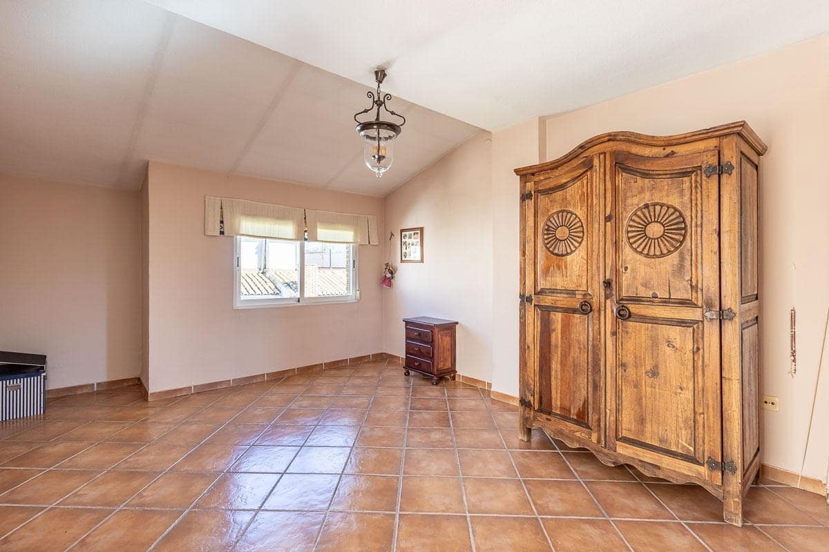 4 sypialnia Dom szeregowy na sprzedaż w Miasto Grenada z garażem - 439 000 € (Ref: 10147359)