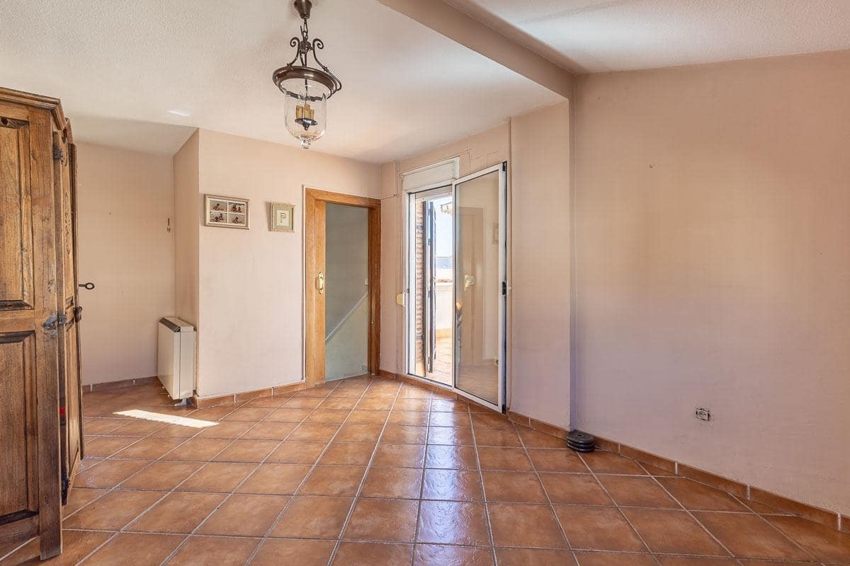 4 sypialnia Dom szeregowy na sprzedaż w Miasto Grenada z garażem - 439 000 € (Ref: 10147359)