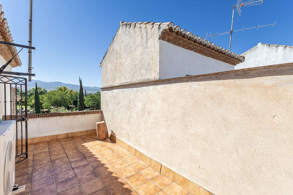 4 sypialnia Dom szeregowy na sprzedaż w Miasto Grenada z garażem - 439 000 € (Ref: 10147359)