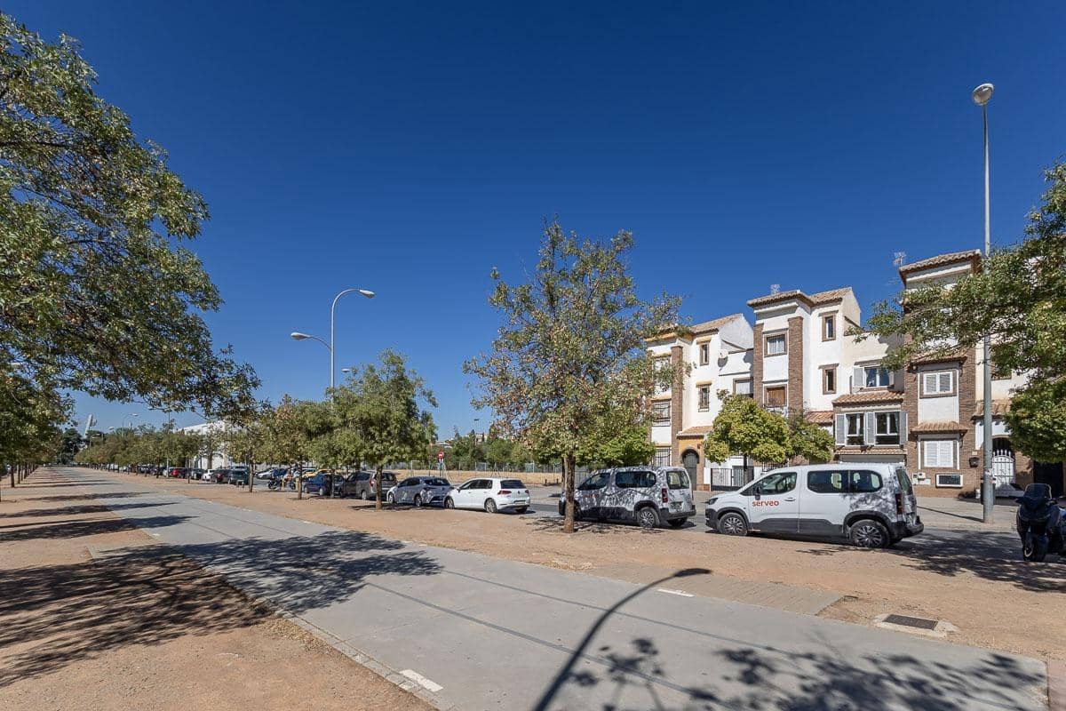 4 sypialnia Dom szeregowy na sprzedaż w Miasto Grenada z garażem - 439 000 € (Ref: 10147359)