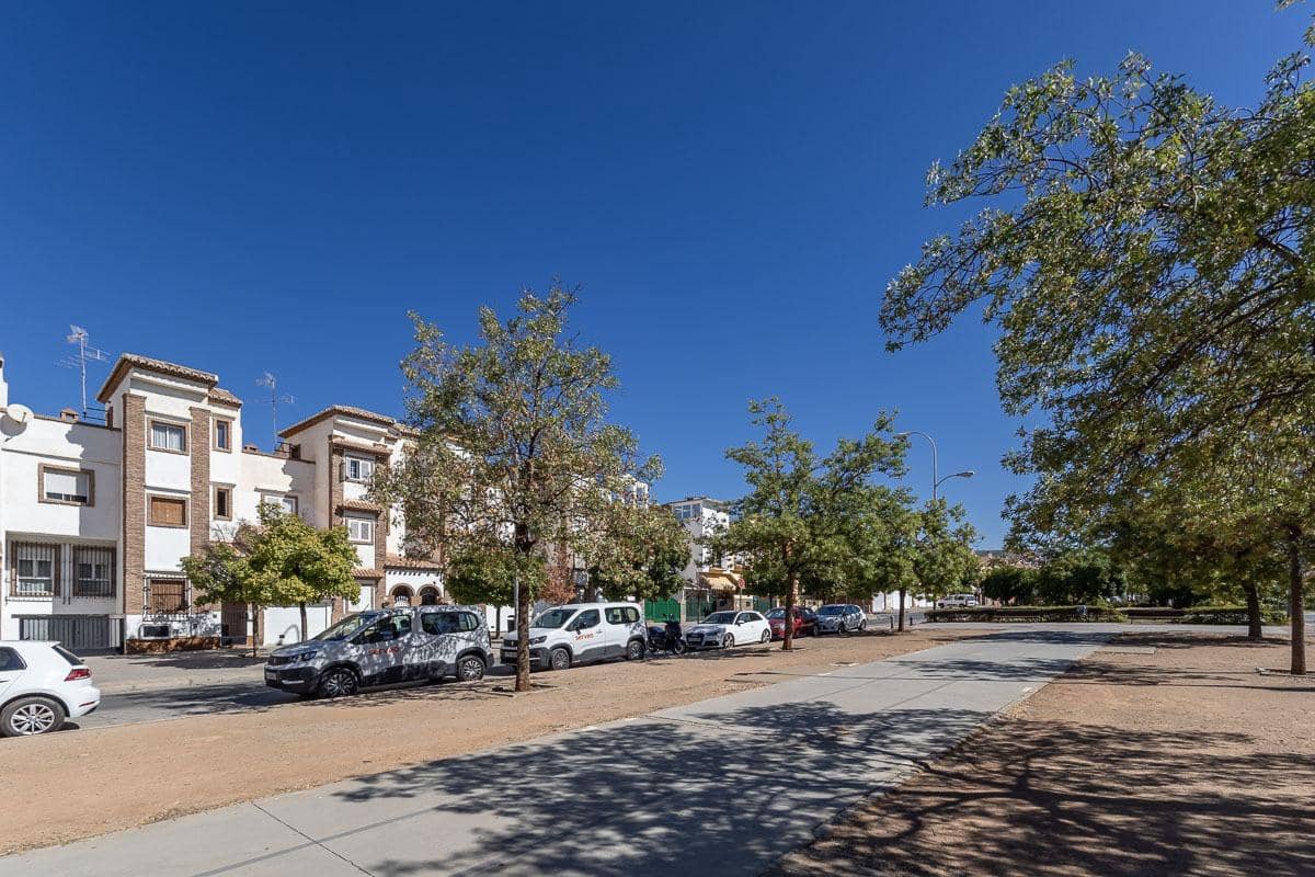 4 sypialnia Dom szeregowy na sprzedaż w Miasto Grenada z garażem - 439 000 € (Ref: 10147359)
