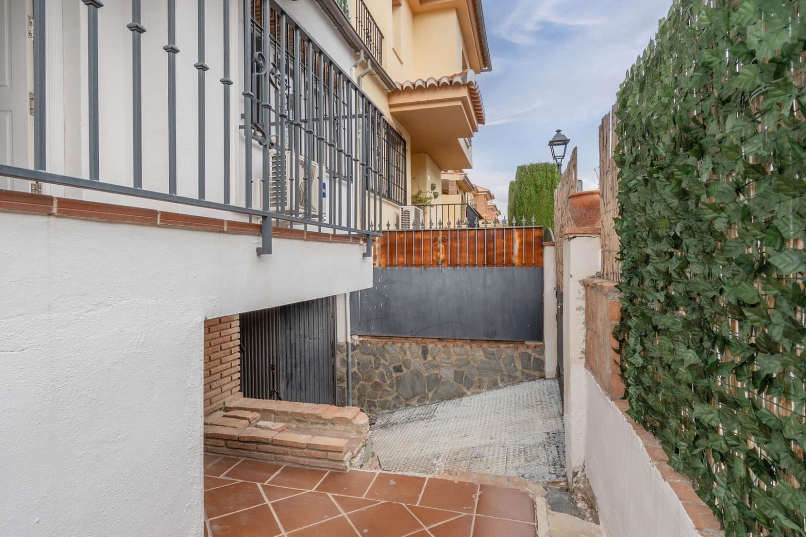3 sypialnia Dom na sprzedaż w Ogijares z garażem - 285 000 € (Ref: 10147360)