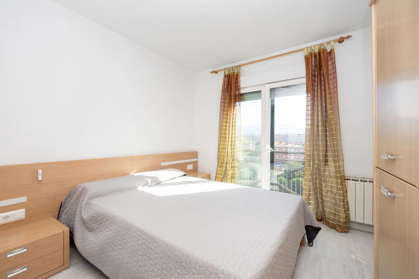 3 sypialnia Penthouse na sprzedaż w Miasto Grenada z basenem garażem - 395 000 € (Ref: 10155472)