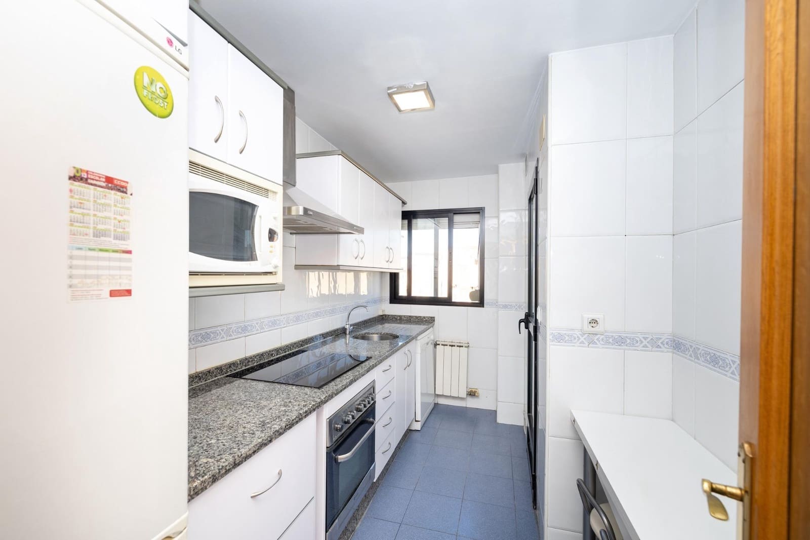 3 sypialnia Penthouse na sprzedaż w Miasto Grenada z basenem garażem - 395 000 € (Ref: 10155472)