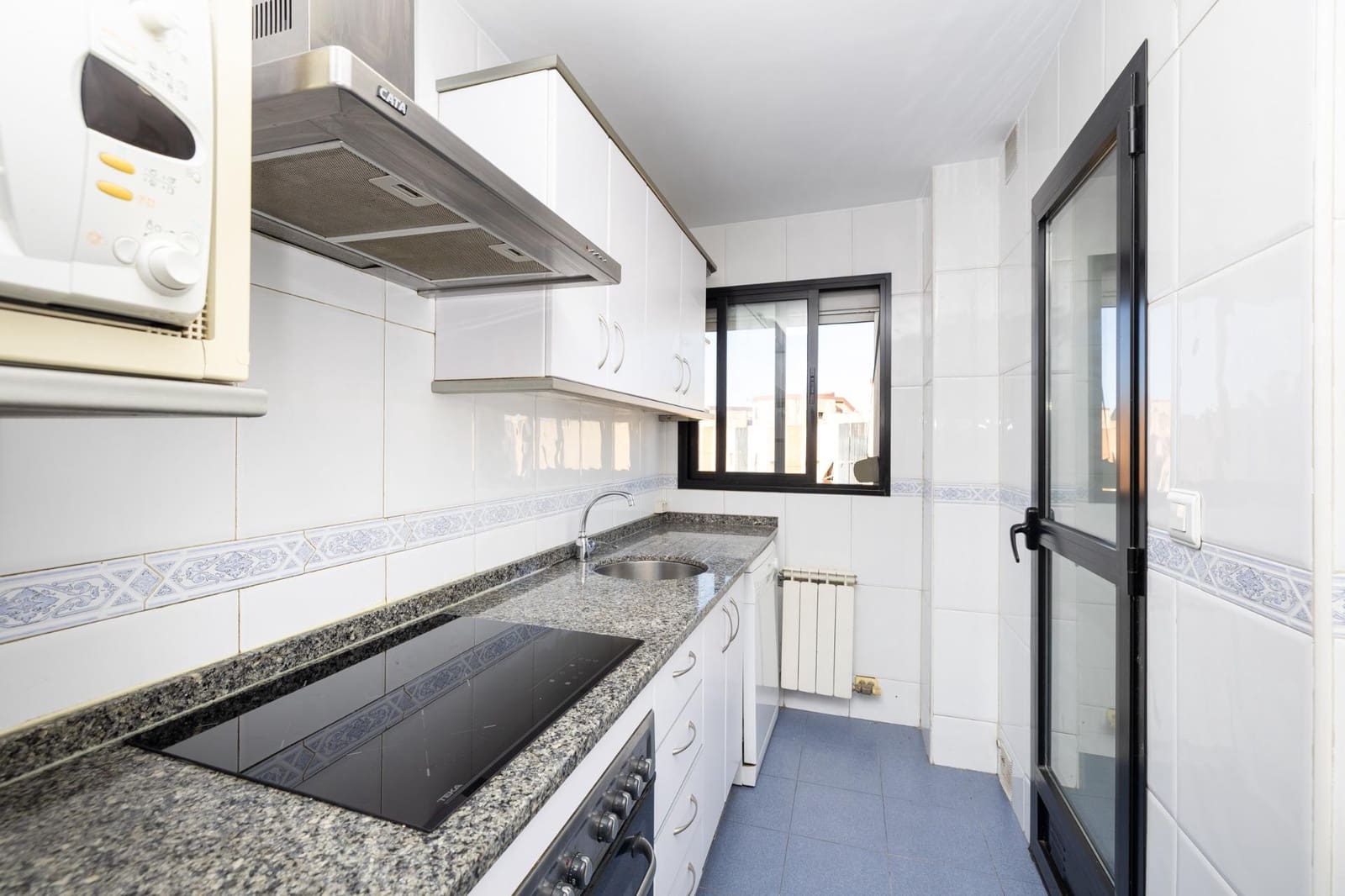 3 sypialnia Penthouse na sprzedaż w Miasto Grenada z basenem garażem - 395 000 € (Ref: 10155472)