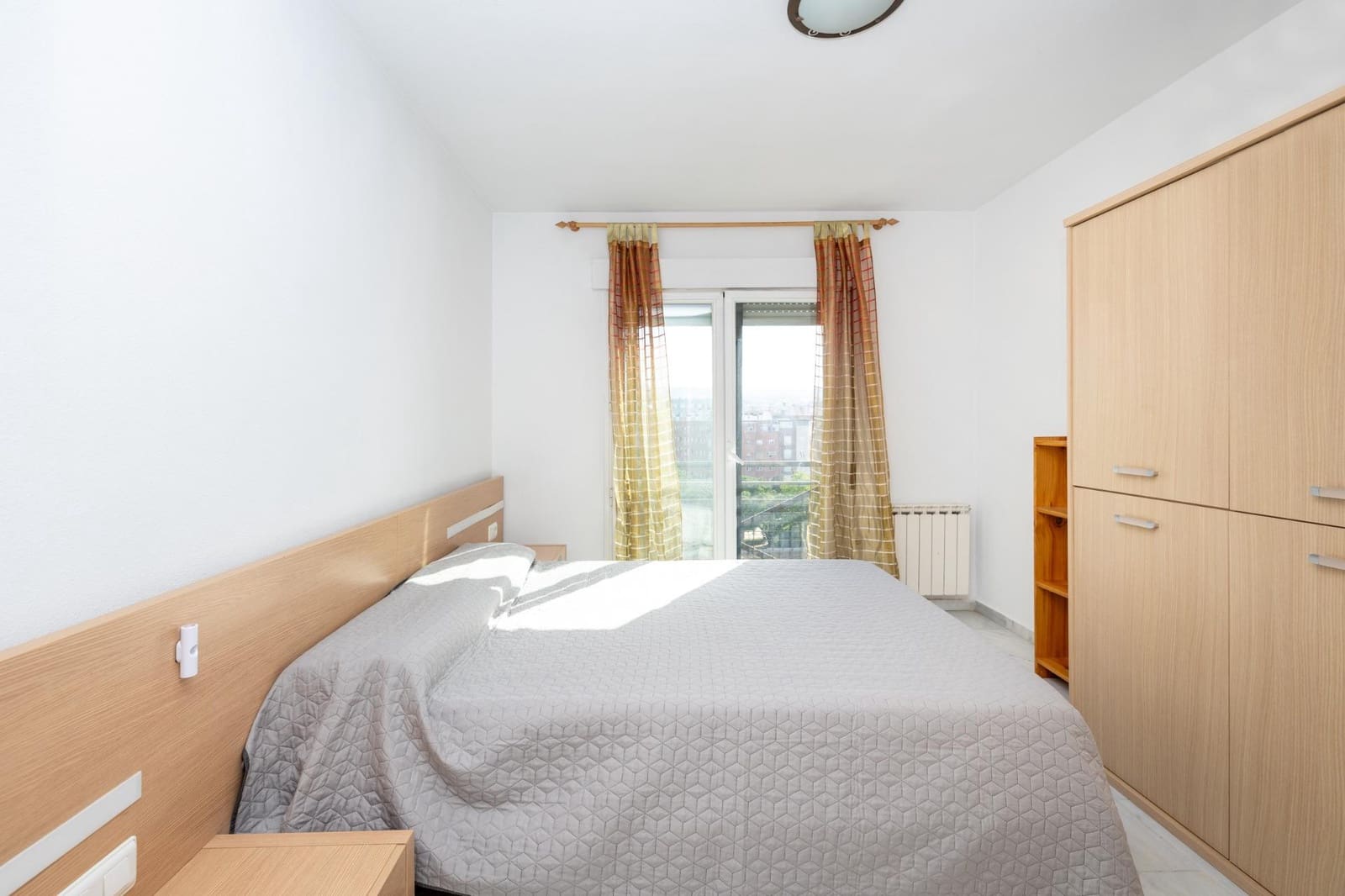 3 sypialnia Penthouse na sprzedaż w Miasto Grenada z basenem garażem - 395 000 € (Ref: 10155472)