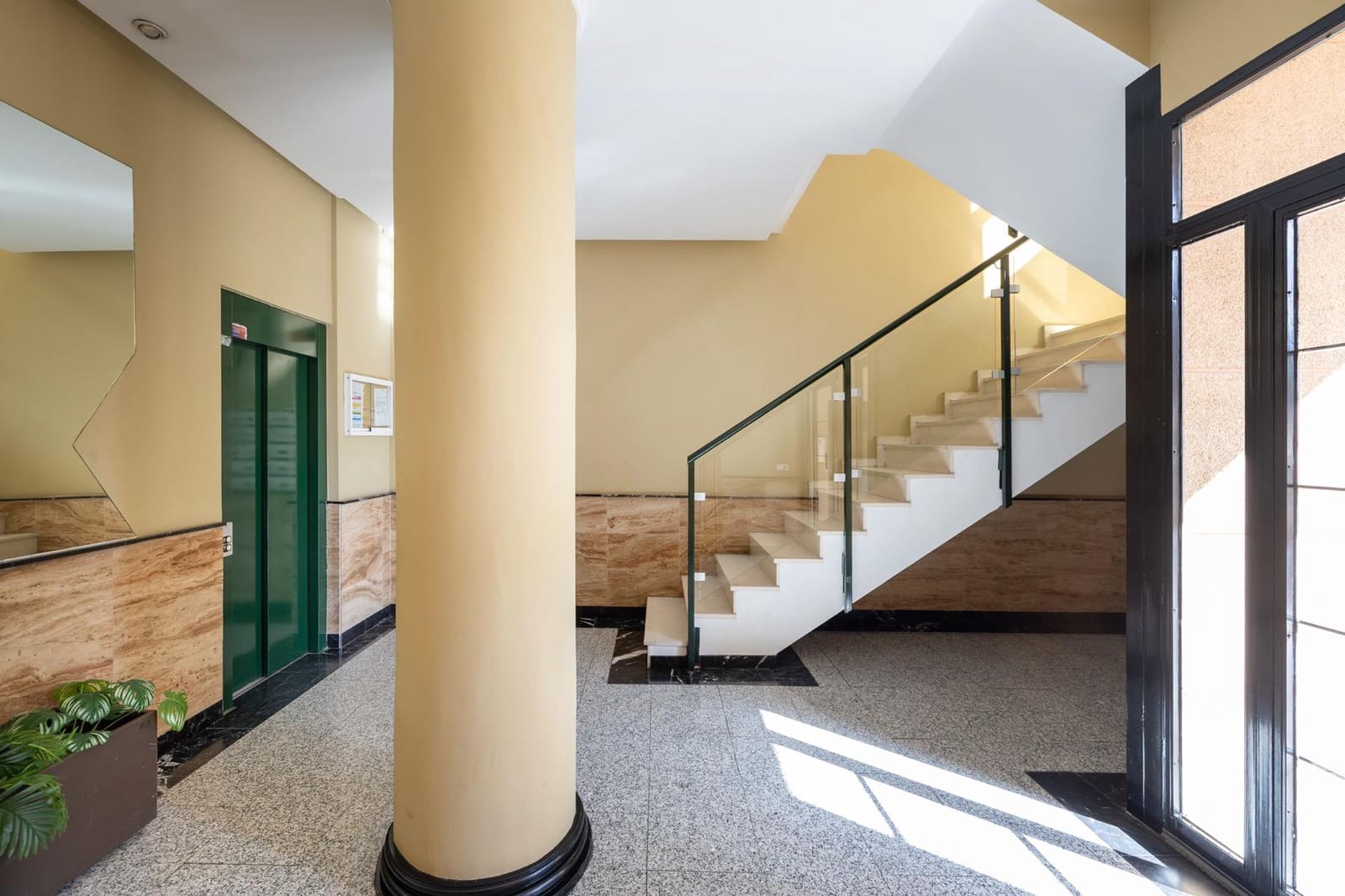 3 sypialnia Penthouse na sprzedaż w Miasto Grenada z basenem garażem - 395 000 € (Ref: 10155472)