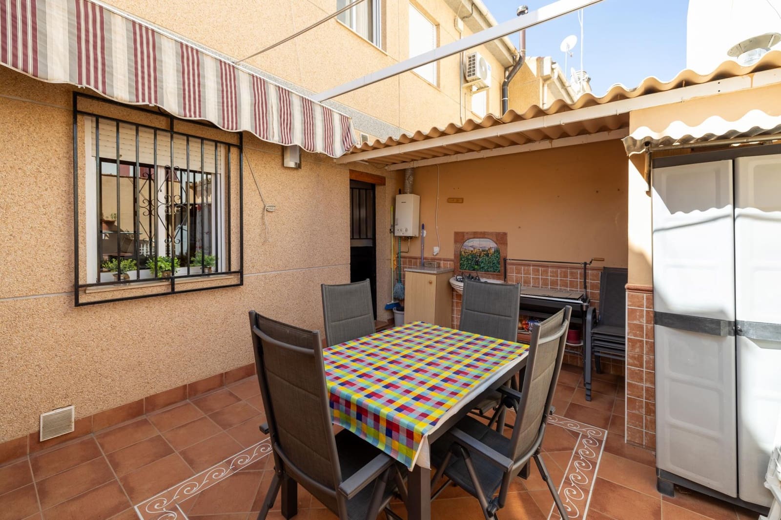 3 sovrum Radhus till salu i Las Gabias med garage - 215 000 € (Ref: 10155475)