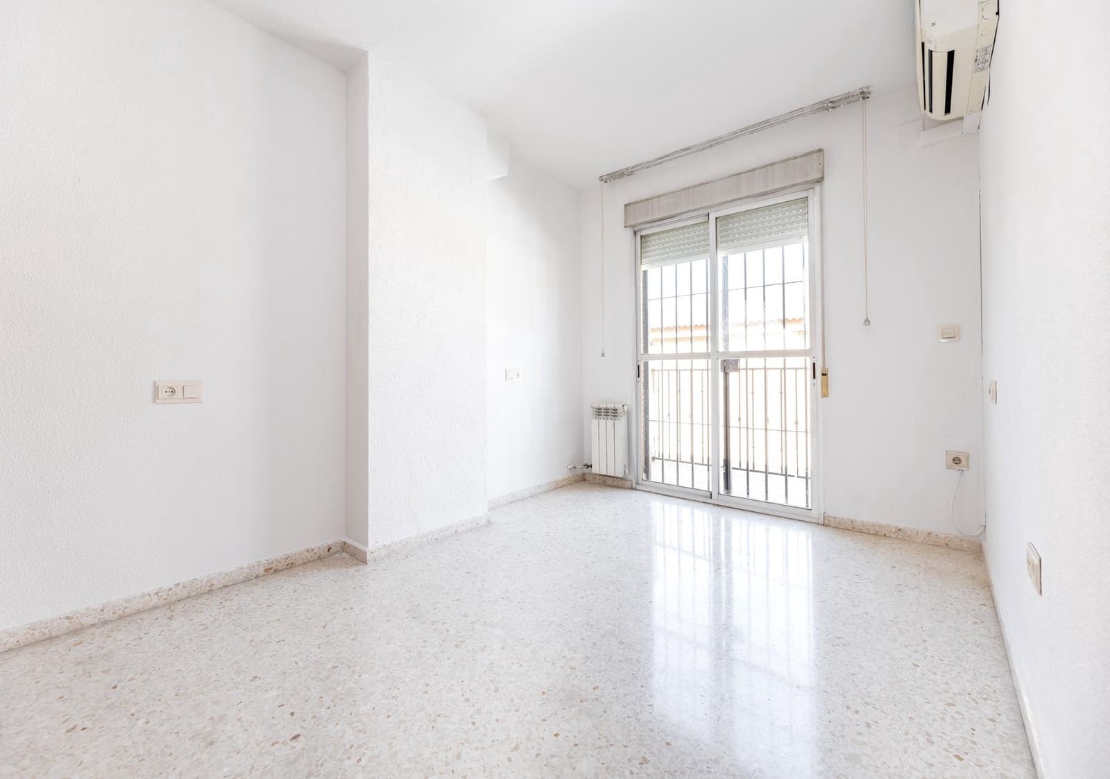 4 slaapkamer Rijtjeshuis te koop in Armilla met garage - € 400.000 (Ref: 10155476)