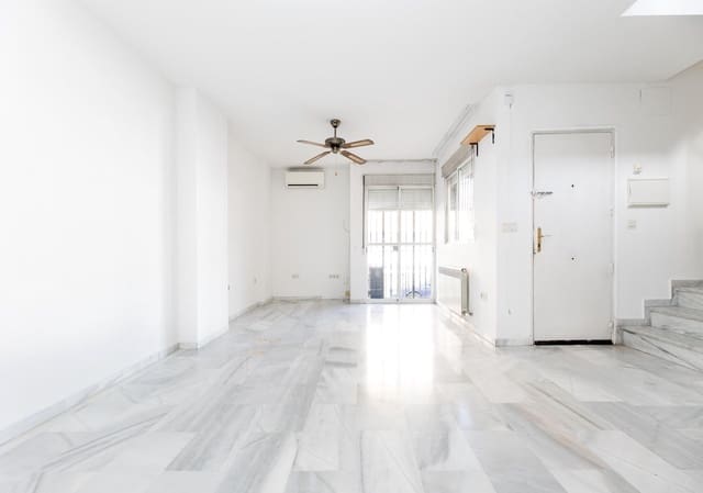 4 slaapkamer Rijtjeshuis te koop in Armilla met garage - € 400.000 (Ref: 10155476)