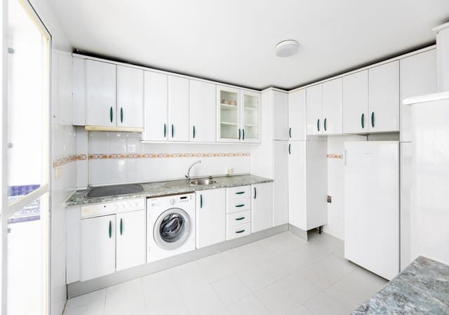 4 slaapkamer Rijtjeshuis te koop in Armilla met garage - € 400.000 (Ref: 10155476)