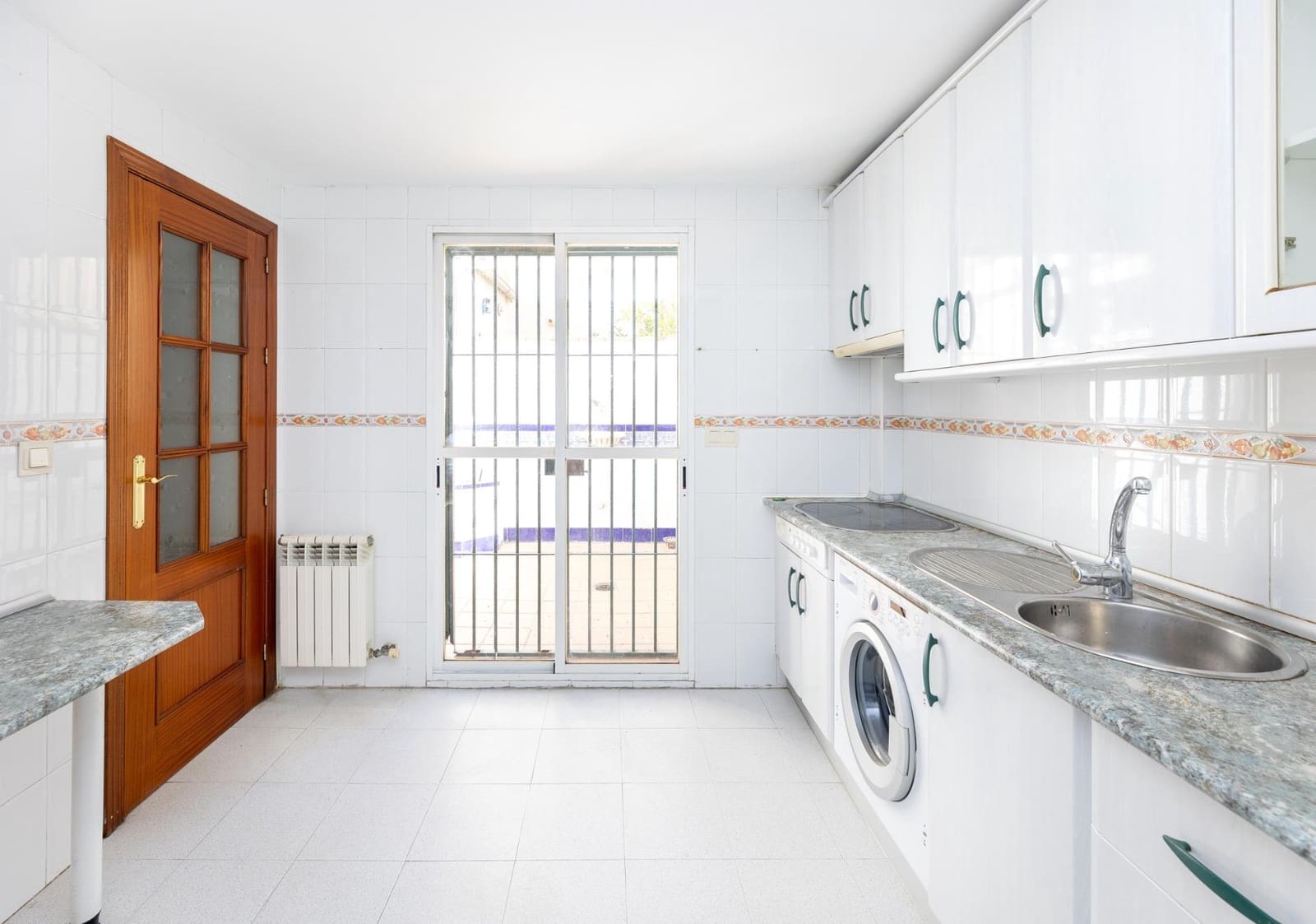 4 slaapkamer Rijtjeshuis te koop in Armilla met garage - € 400.000 (Ref: 10155476)