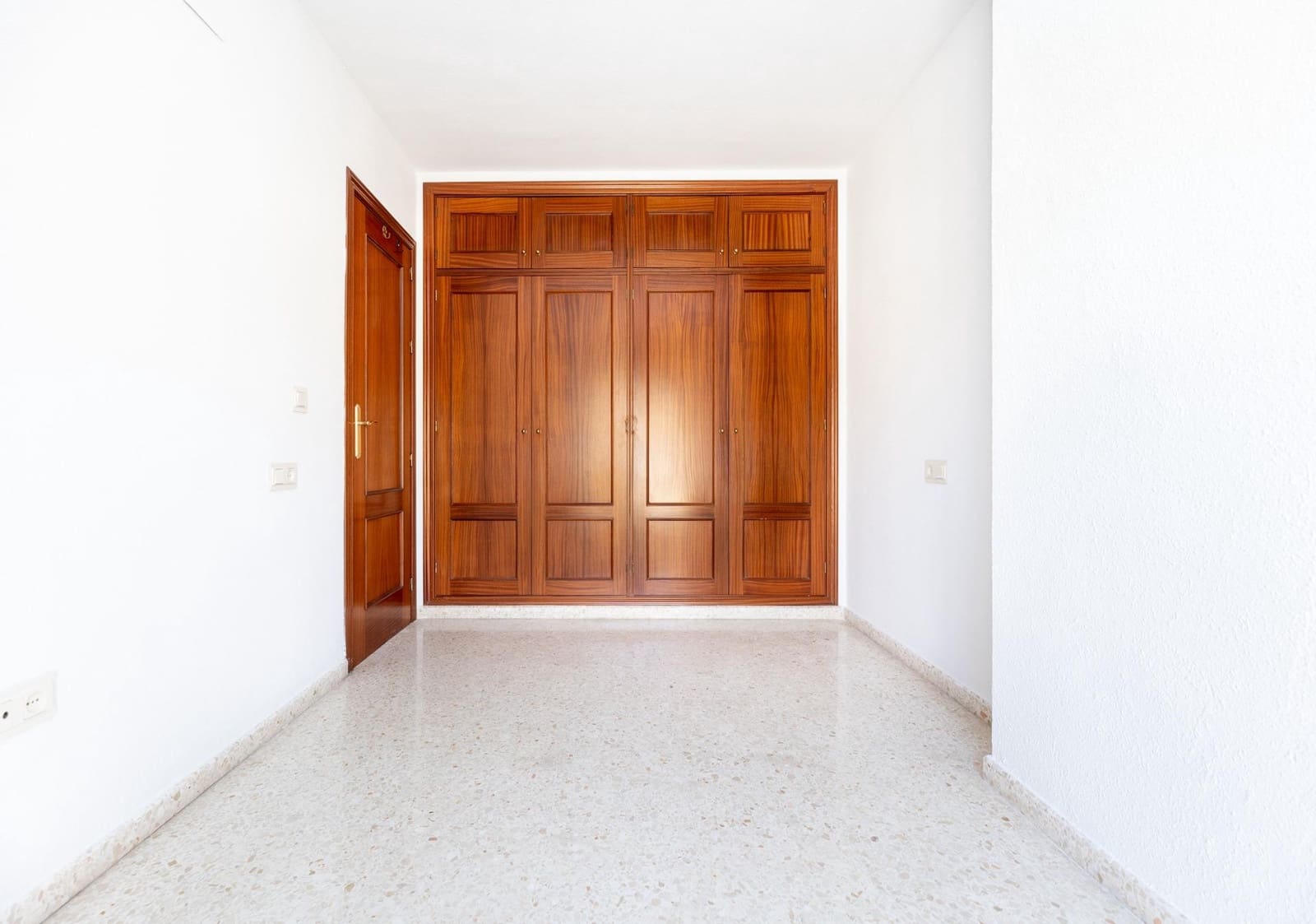 4 slaapkamer Rijtjeshuis te koop in Armilla met garage - € 400.000 (Ref: 10155476)
