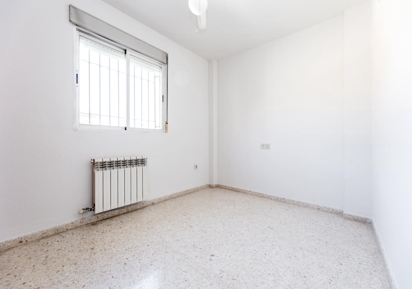 4 slaapkamer Rijtjeshuis te koop in Armilla met garage - € 400.000 (Ref: 10155476)