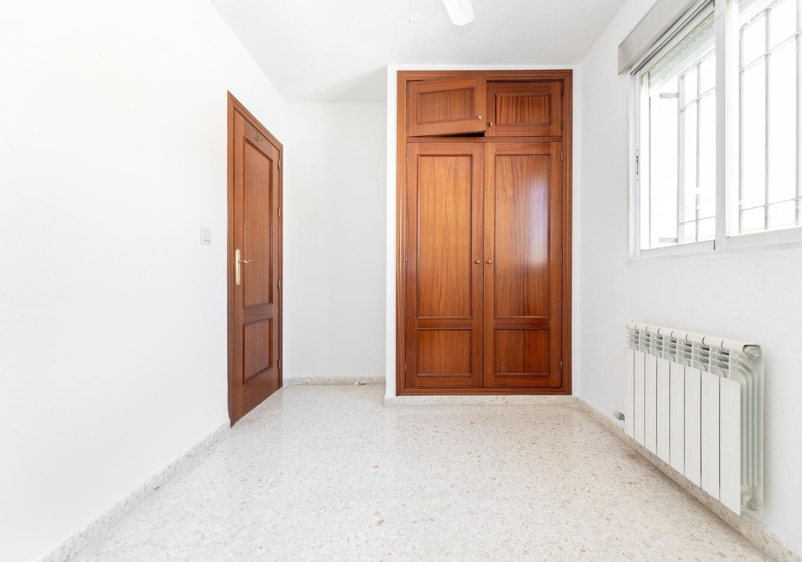 4 slaapkamer Rijtjeshuis te koop in Armilla met garage - € 400.000 (Ref: 10155476)