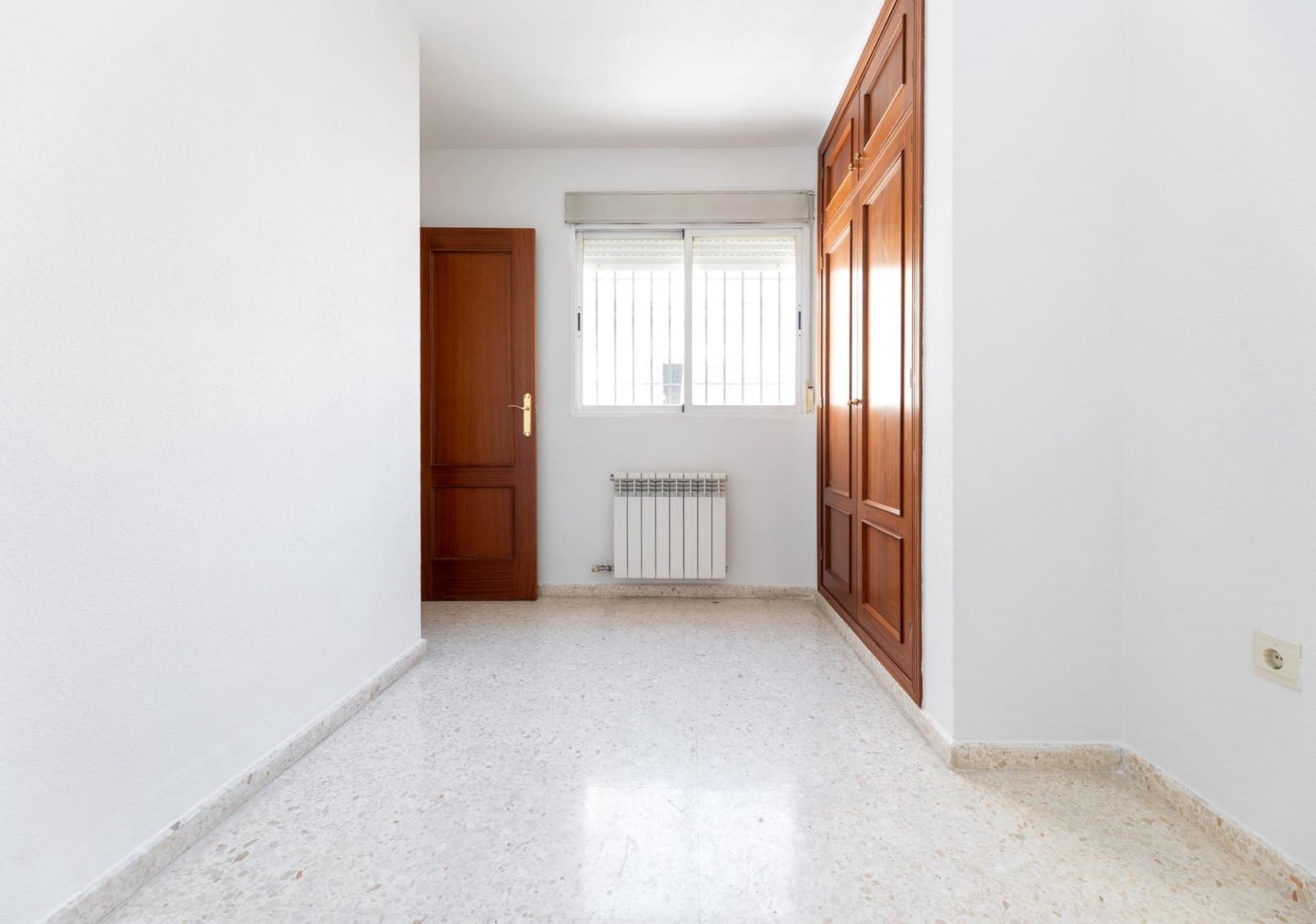 4 slaapkamer Rijtjeshuis te koop in Armilla met garage - € 400.000 (Ref: 10155476)