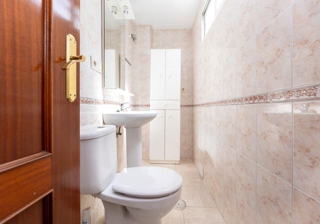 4 slaapkamer Rijtjeshuis te koop in Armilla met garage - € 400.000 (Ref: 10155476)