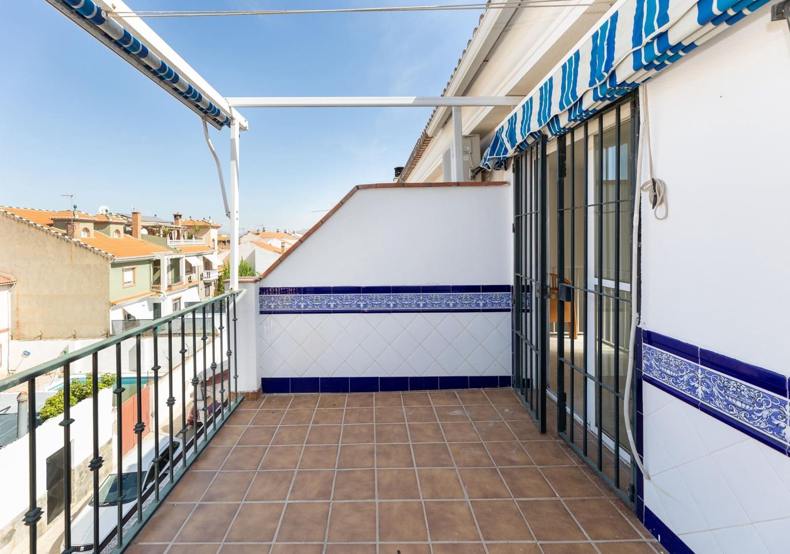 4 slaapkamer Rijtjeshuis te koop in Armilla met garage - € 400.000 (Ref: 10155476)