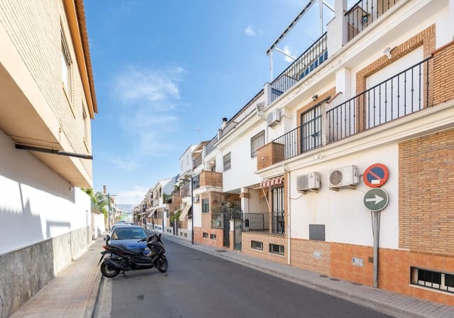 4 slaapkamer Rijtjeshuis te koop in Armilla met garage - € 400.000 (Ref: 10155476)