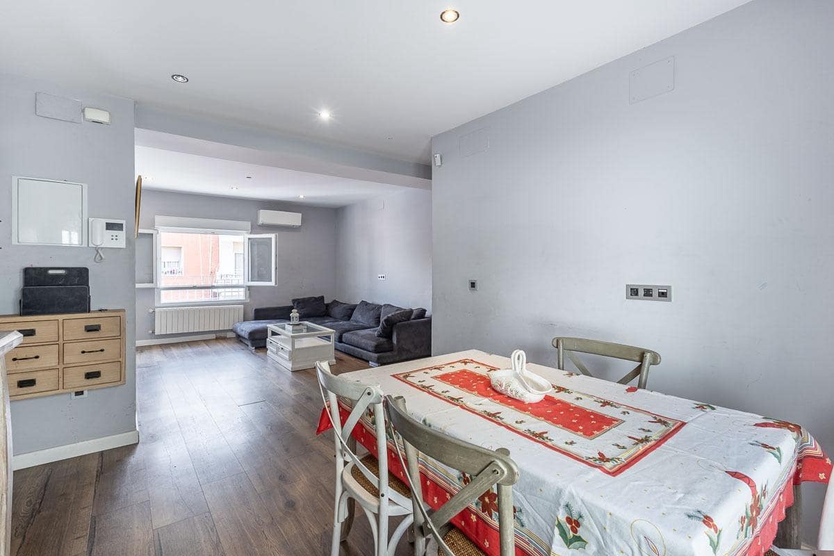 3 bedroom Flat for sale in Granada city - € 330,000 (Ref: 10155477)