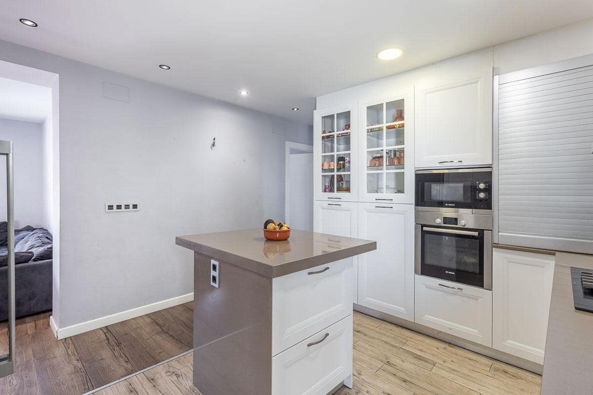 3 bedroom Flat for sale in Granada city - € 330,000 (Ref: 10155477)