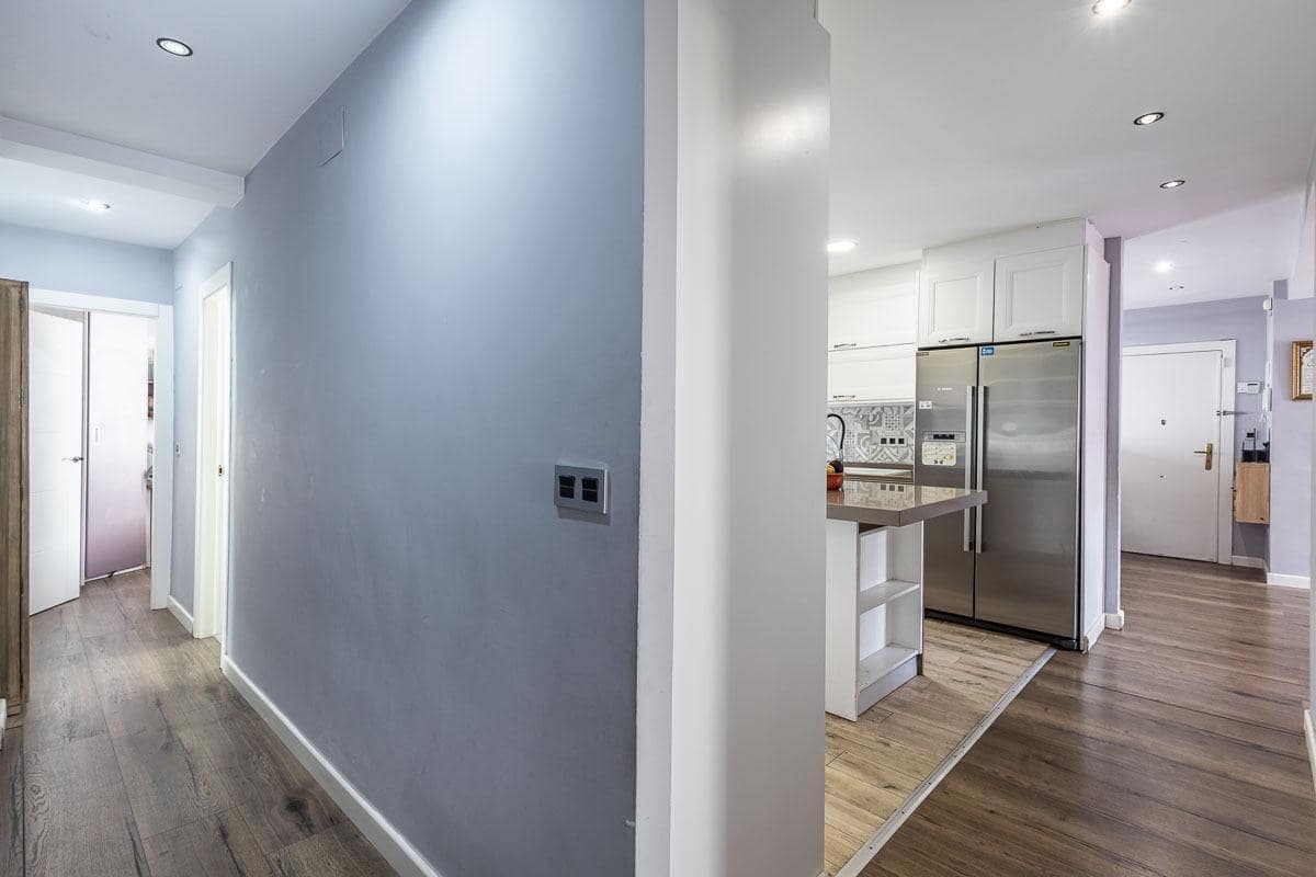 3 bedroom Flat for sale in Granada city - € 330,000 (Ref: 10155477)