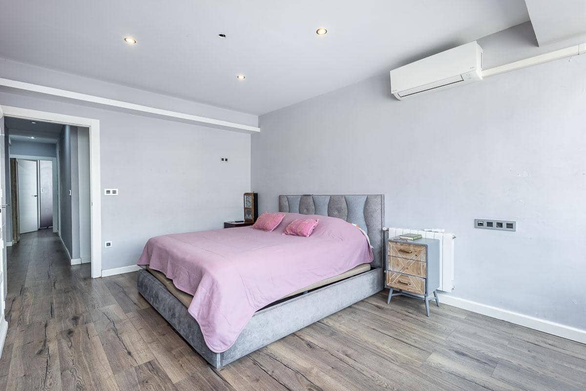 3 bedroom Flat for sale in Granada city - € 330,000 (Ref: 10155477)