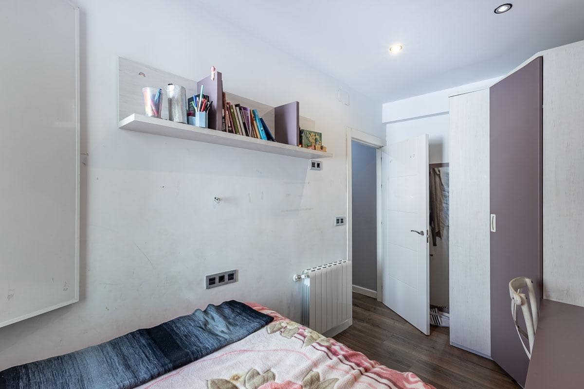 3 bedroom Flat for sale in Granada city - € 330,000 (Ref: 10155477)
