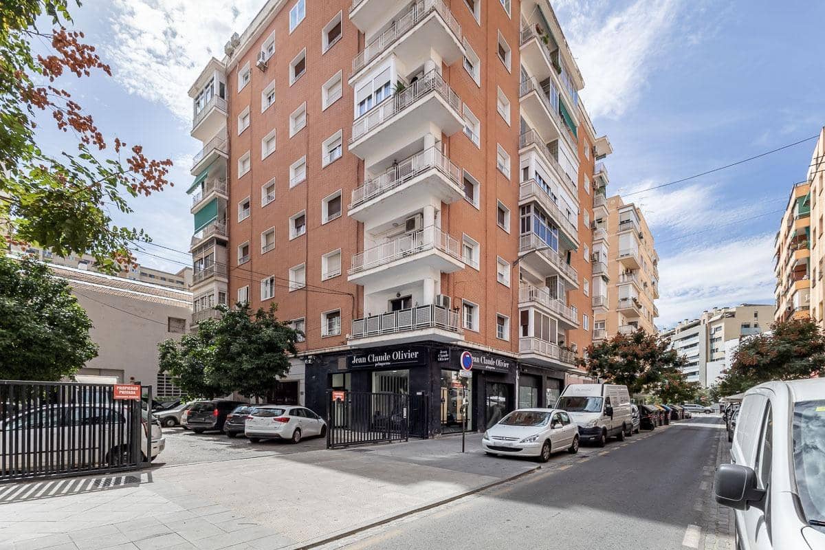 3 bedroom Flat for sale in Granada city - € 330,000 (Ref: 10155477)