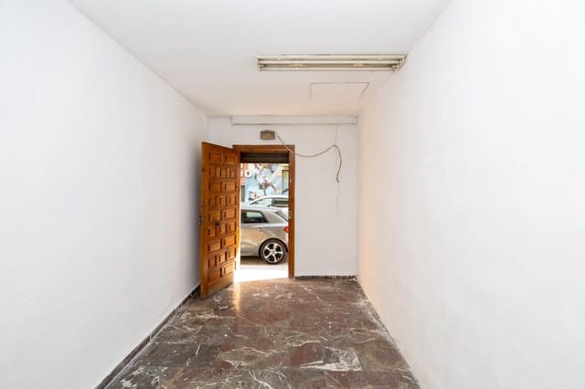 Kommersiell til salgs i Centro, Granada by - € 57 000 (Ref: 10155479)