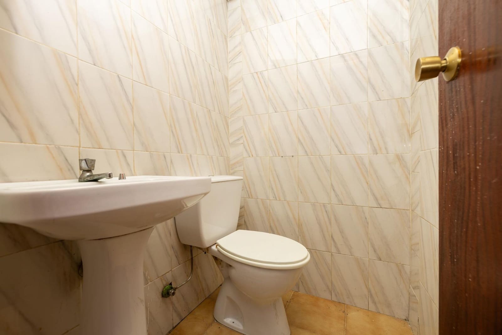 Kommersiell til salgs i Granada by - € 57 000 (Ref: 10155479)