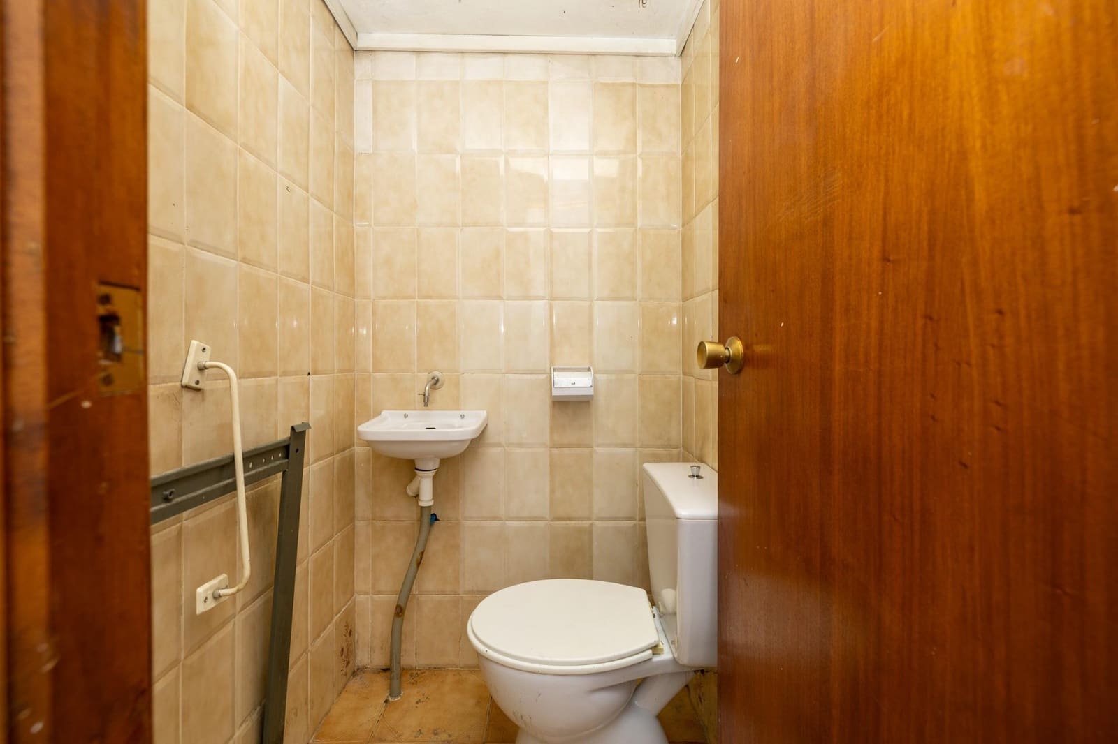 Kommersiell til salgs i Granada by - € 57 000 (Ref: 10155479)
