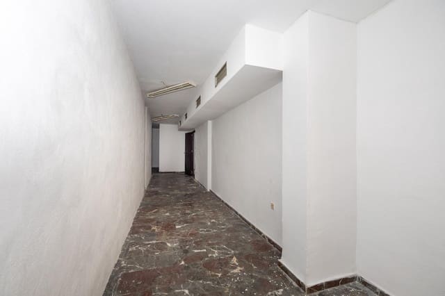 Kommersiell til salgs i Centro, Granada by - € 57 000 (Ref: 10155479)