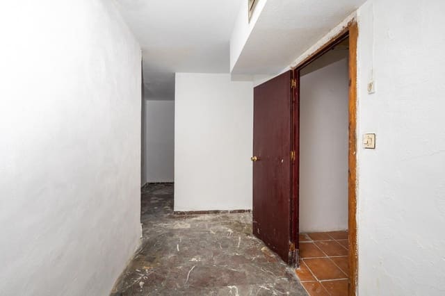 Kommersiell til salgs i Centro, Granada by - € 57 000 (Ref: 10155479)